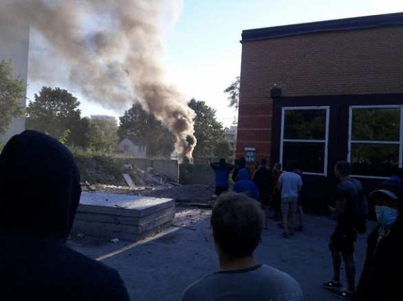 В Киеве боевики «Азова» штурмуют стройку (ФОТО, ВИДЕО) | Русская весна