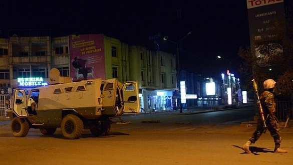 Спецназ начал штурм захваченного террористами отеля в Буркина-Фасо (ФОТО, ВИДЕО) | Русская весна