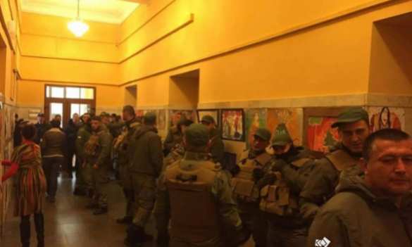 СРОЧНО: Протестующие начали штурм киевской мэрии (+ФОТО, ВИДЕО) | Русская весна