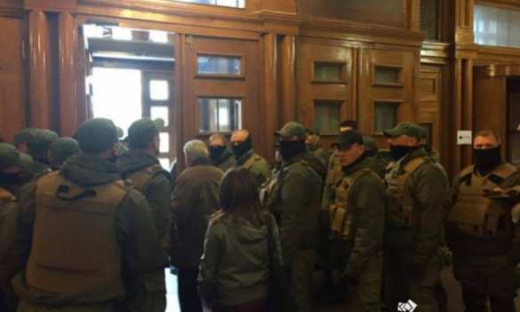 СРОЧНО: Протестующие начали штурм киевской мэрии (+ФОТО, ВИДЕО) | Русская весна