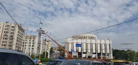 В Киеве на Европейской площади символ Евро-2012 заменили на эмблему НАТО (ФОТО) | Русская весна