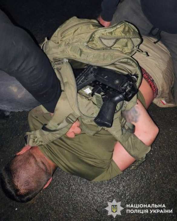 Украинец открыл огонь из автомата по зданию ТЦК в Хмельницкой области (ФОТО) | Русская весна