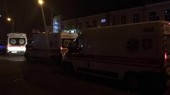 Полиция начала штурм суда, где находятся главарь ОУН и соратники (ФОТО, ВИДЕО) | Русская весна