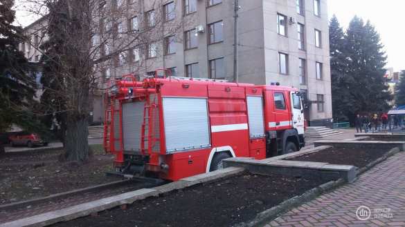 В Славянске совещание горсовета сорвано из-за загадочной банки (ФОТО) | Русская весна