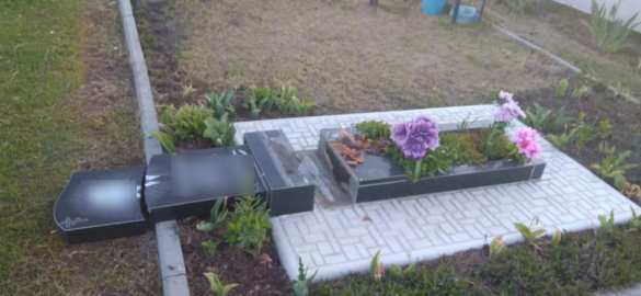 Пугающая Украина: дети устроили погром на кладбище в Харьковской области (ФОТО) | Русская весна