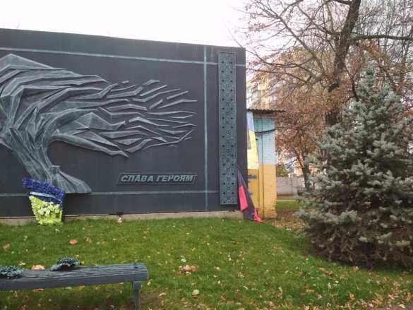 Повалил флаг УПА и уходил из полиции в окно третьего этажа: под Киевом поймали россиянина-хулигана (ФОТО) | Русская весна