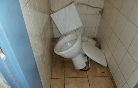 На пути в Европу: Украинцы поломали все туалеты на границе со Словакией (ФОТО) | Русская весна