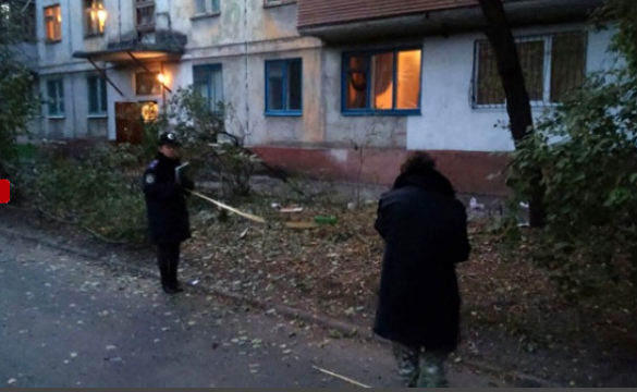 Особенности предвыборной борьбы в Мариуполе — неизвестные из противотанкового гранатомета обстреляли жилую многоэтажку | Русская весна