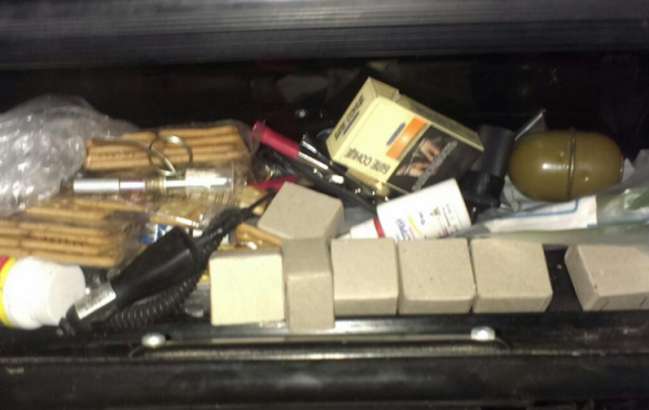 Погранслужба Украины сообщает, что задержала КАМАЗ с российскими военнослужащими, доказательства — потрепанные водительские права старого образца (ФОТО) | Русская весна