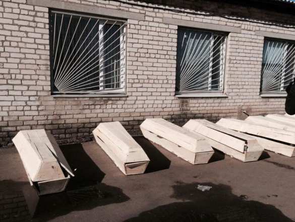 Морг в Артемовске переполнен трупами убитых солдат ВСУ (ФОТО), заведующий морга будет встречаться лично с Порошенко, — украинские журналисты | Русская весна