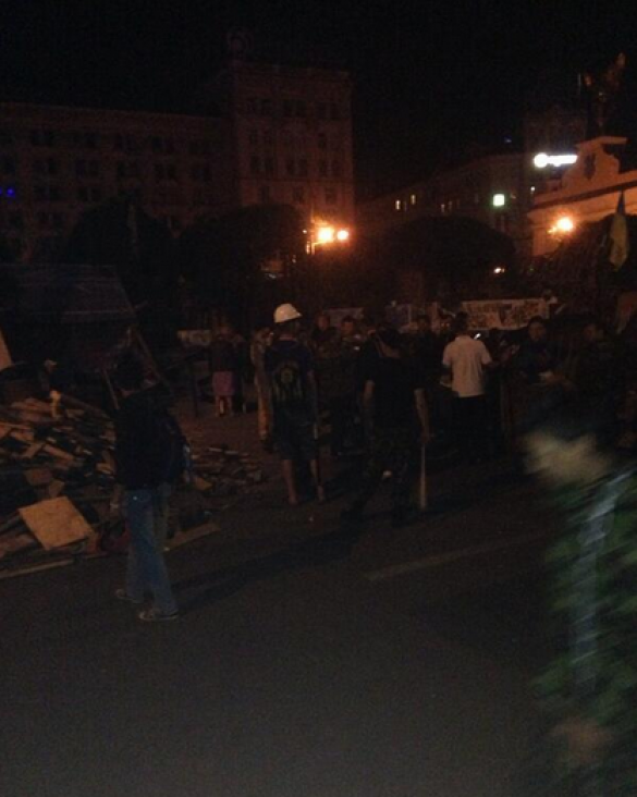 Майдан, ночная стрельба из автоматов: «40 чел. в масках, атаковали 2 группами, ловили людей неславянской внешности, 2 тяжелых» (видео) | Русская весна