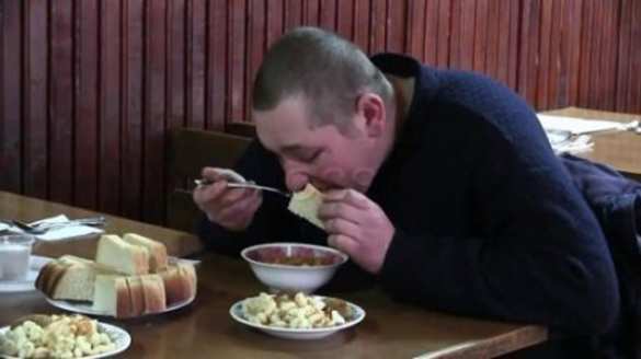 Пенсионерам и малоимущим гражданам ДНР помогают выжить социальные столовые (ФОТО) | Русская весна