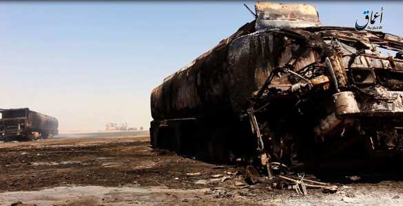 СРОЧНО: ИГИЛ публикует кадры — ВКС России сожгли бензовозы боевиков в Ракке (ФОТО, ВИДЕО) | Русская весна