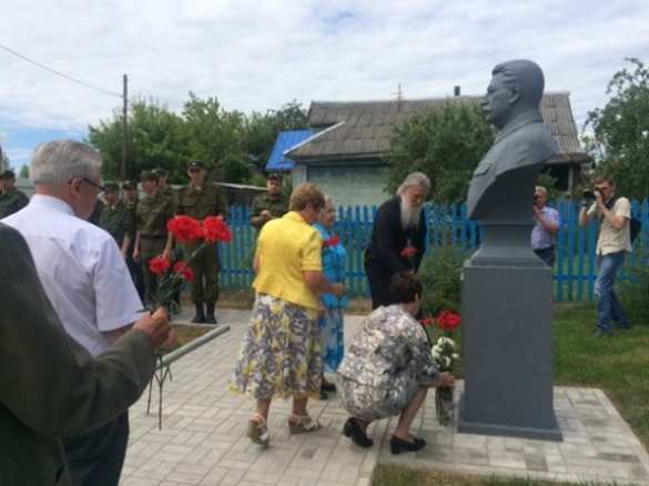Бюст Сталина установлен у нового музея под Ржевом (ФОТО) | Русская весна