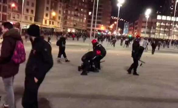 Жестокое побоище: В Бильбао подрались российские и испанские фанаты, есть жертвы (ФОТО, ВИДЕО) | Русская весна