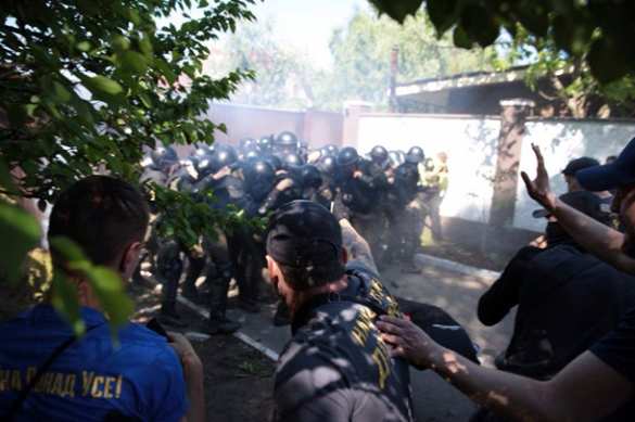 Конфликт из-за «Интера»: Под Киевом произошли столкновения неонацистов и полиции (ФОТО) | Русская весна