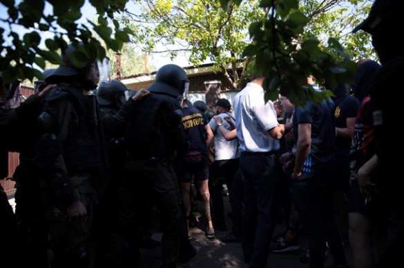 Конфликт из-за «Интера»: Под Киевом произошли столкновения неонацистов и полиции (ФОТО) | Русская весна