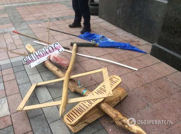 Бои под Верховной Радой: в правоохранителей летят камни и шины, есть пострадавшие и задержанные (+ВИДЕО, ФОТО) | Русская весна