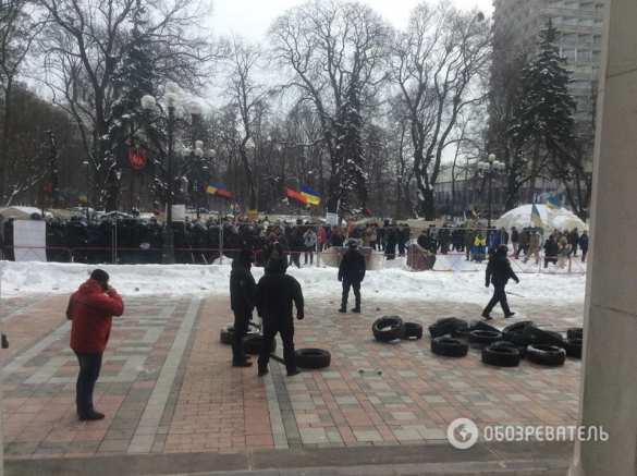 Бои под Верховной Радой: в правоохранителей летят камни и шины, есть пострадавшие и задержанные (+ВИДЕО, ФОТО) | Русская весна