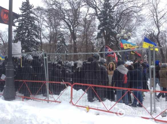 Бои под Верховной Радой: в правоохранителей летят камни и шины, есть пострадавшие и задержанные (+ВИДЕО, ФОТО) | Русская весна