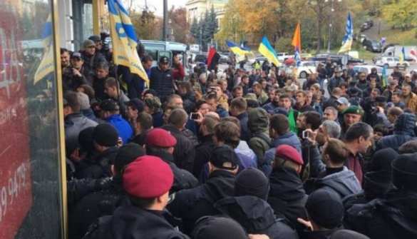 МОЛНИЯ: под Верховной Радой начались столкновения (+ВИДЕО, ФОТО) | Русская весна