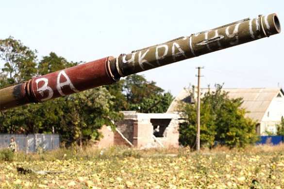 Украинский танк «На Москву!» разбился об мариупольского ежа «Нет войне!» (видео/фото) | Русская весна