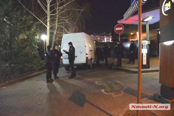 Дикая Украина: в Николаеве произошла стрельба из-за очереди в McDonalds (ФОТО) | Русская весна