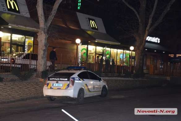 Дикая Украина: в Николаеве произошла стрельба из-за очереди в McDonalds (ФОТО) | Русская весна