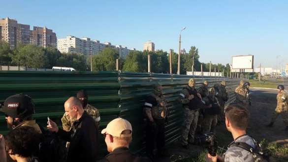 Возле скандальной стройки на Осокорках в Киеве происходят столкновения (ВИДЕО+ФОТО) | Русская весна