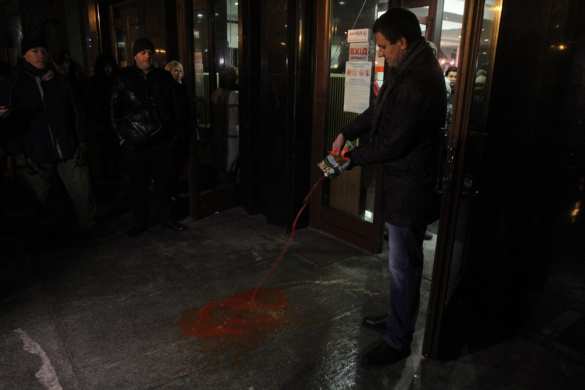 Драка с полицией, помидоры и яйца — радикалы попытались сорвать концерт Потапа и Насти в Киеве (ФОТО, ВИДЕО) | Русская весна