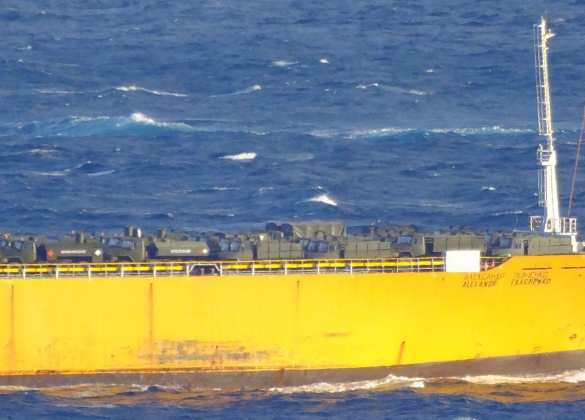 Редкие кадры: Паром с крымской переправы везет большой военный груз в Сирию (+ФОТО, ВИДЕО) | Русская весна