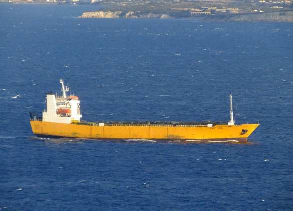 Редкие кадры: Паром с крымской переправы везет большой военный груз в Сирию (+ФОТО, ВИДЕО) | Русская весна