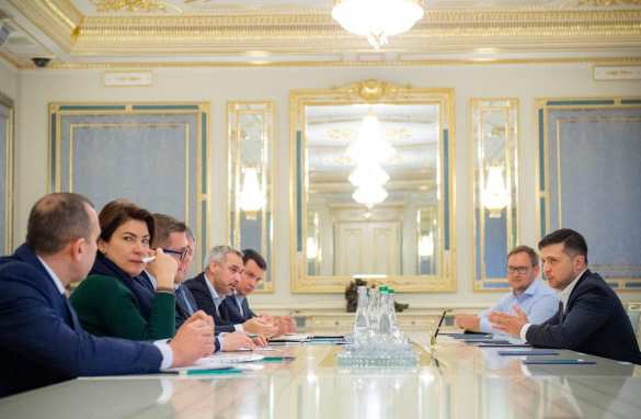 «Даю две недели!» — Зеленский озвучил требования по скандалу с «разговорами Гончарука» (ФОТО) | Русская весна