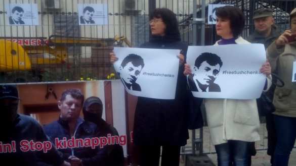 Митинг перед посольством РФ в Киеве: требуют освободить шпиона Сущенко (ФОТО, ВИДЕО) | Русская весна