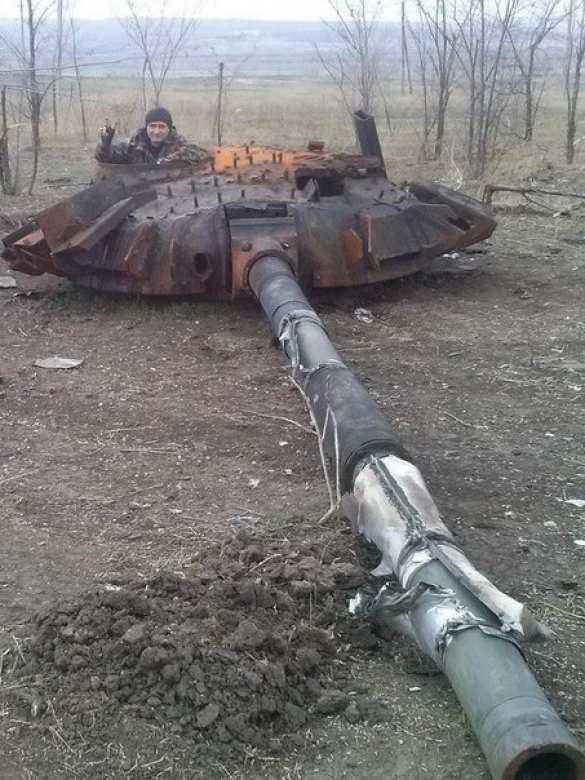 Под Дебальцево продолжаются бои, сожжена бронетехника ВСУ (фото) | Русская весна