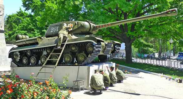 «Иосиф Сталин» и «тридцатьчетвёрка»: крупнейшая российская база за границей и легендарное оружие Победы (ФОТО) | Русская весна