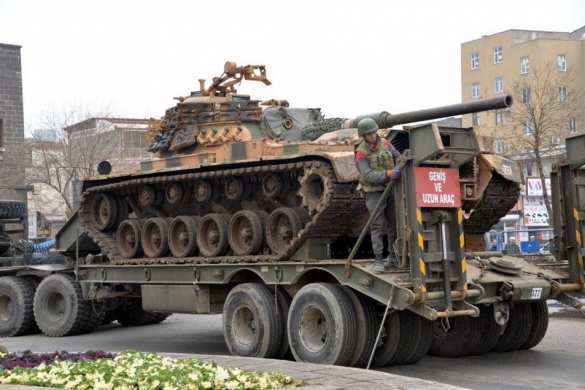 ВАЖНО: Турция разворачивает танки на улицах курдской столицы — города Диярбакыр (ФОТО, ВИДЕО) | Русская весна