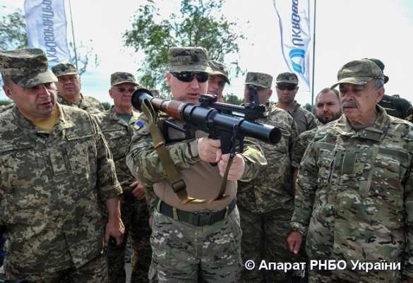 «Враги сдадутся без огня»: Турчинов показал «супероружие» (ФОТО) | Русская весна