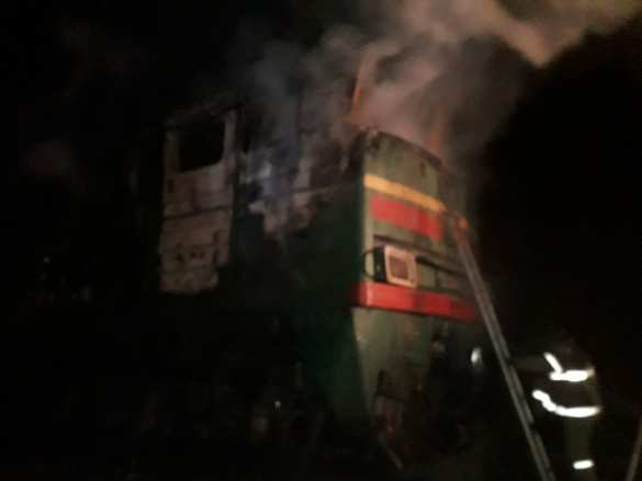 На Донбассе загорелся тепловоз, перевозивший эшелон с серной кислотой и углём (ФОТО) | Русская весна