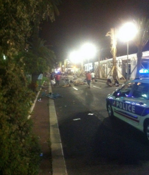 СРОЧНО: кровавый теракт в Ницце — грузовик врезался в толпу, звучат выстрелы, убито 60 человек (ФОТО, ВИДЕО 18+) | Русская весна