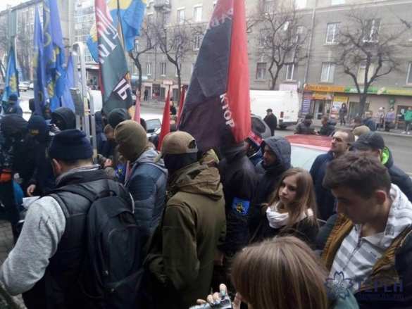 В Тернополе замуровали вход в здание Сбербанка (ФОТО) | Русская весна