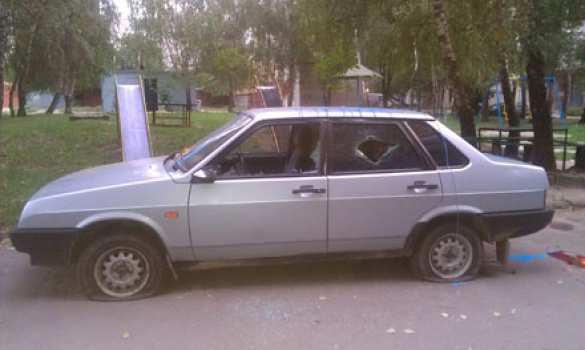 Националисты разбили автомобиль руководителя «Русского культурного центра» Волыни (фото) | Русская весна