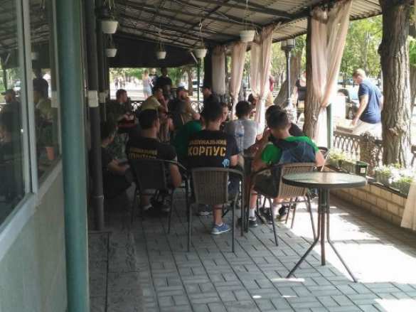 Бесчинства неонацистов: «Азов» сорвал презентацию «Украинского контекста ста дней Трампа» (ВИДЕО, ФОТО) | Русская весна