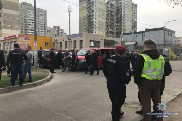 «Титушки всех бьют!» — главарь «ОУН» Коханивский жалуется на избиение «атошников» в центре Киева (ФОТО, ВИДЕО) | Русская весна