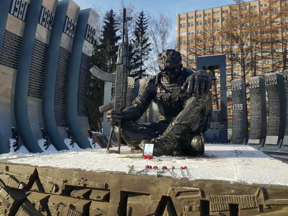 Цветы Герою: память майора Романа Филипова почтили в Екатеринбурге (ФОТО) | Русская весна