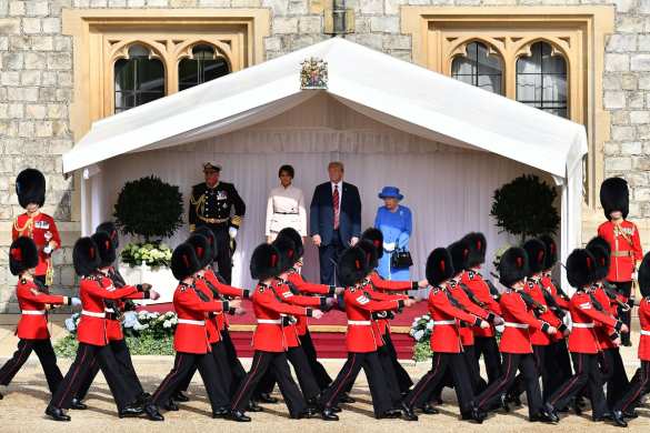 Трамп опоздал на чай к королеве Британии (ФОТО, ВИДЕО) | Русская весна