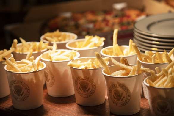 Фастфуд и свечи: Трамп за свой счёт заказал 300 гамбургеров в Белый дом (ФОТО, ВИДЕО) | Русская весна