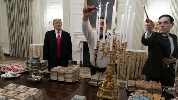 Фастфуд и свечи: Трамп за свой счёт заказал 300 гамбургеров в Белый дом (ФОТО, ВИДЕО) | Русская весна