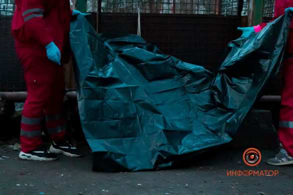 Возле детской площадки в Днепропетровске нашли труп (ФОТО 18+) | Русская весна