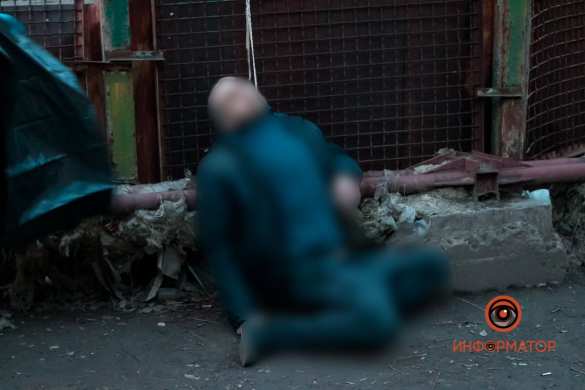 Возле детской площадки в Днепропетровске нашли труп (ФОТО 18+) | Русская весна